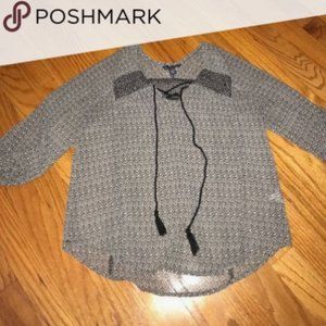 American Eagle Flowy Black and White Top